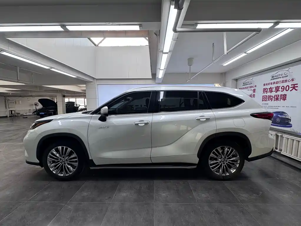 Toyota Toyota Highlander 2023 2.5L Intelligent Electric Hybrid AWD Luxury 7-seater 2024 - thumbnail 4