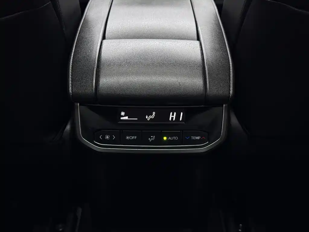 Toyota Toyota Highlander 2023 2.5L Intelligent Electric Hybrid AWD Luxury 7-seater 2024 - thumbnail 15