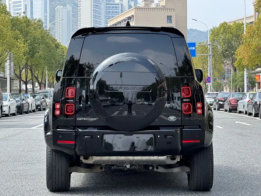 Land Rover Land Rover Defender 2025 Model 90 3.0T P400 X-Dynamic HSE 2025 - thumbnail 5