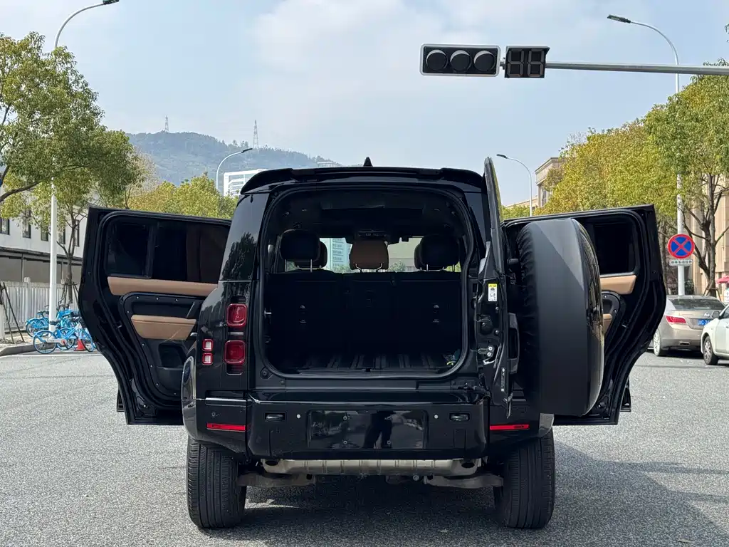 Land Rover Land Rover Defender 2025 Model 90 3.0T P400 X-Dynamic HSE 2025 - thumbnail 19