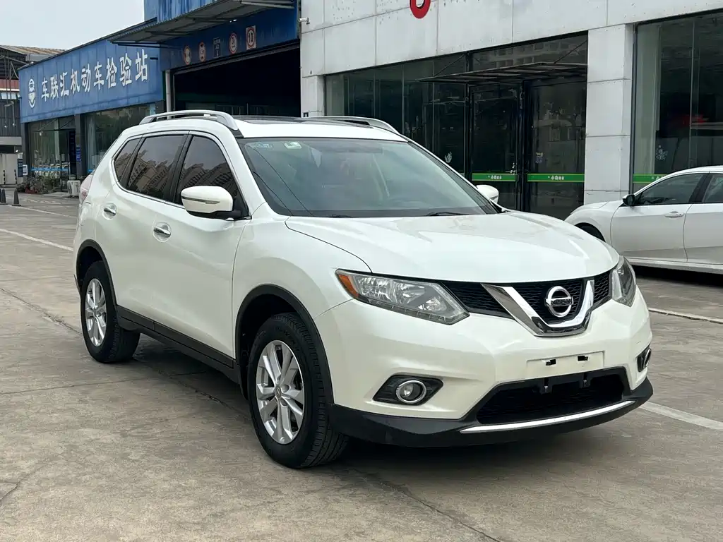Nissan Nissan X-Trail 2015 Model 2.5L CVT Premium MAX Version 4WD 2016 - thumbnail 3