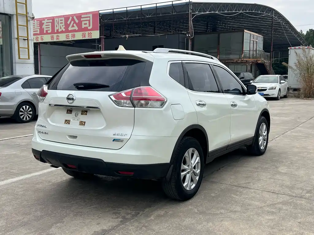 Nissan Nissan X-Trail 2015 Model 2.5L CVT Premium MAX Version 4WD 2016 - thumbnail 4