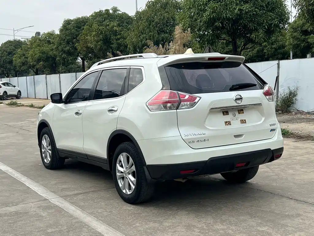 Nissan Nissan X-Trail 2015 Model 2.5L CVT Premium MAX Version 4WD 2016 - thumbnail 5