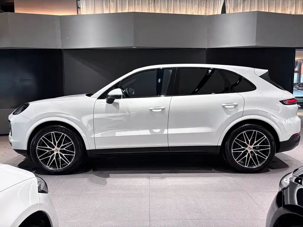 Porsche Porsche Cayenne 2024 Model Cayenne 3.0T 2024 - thumbnail 3