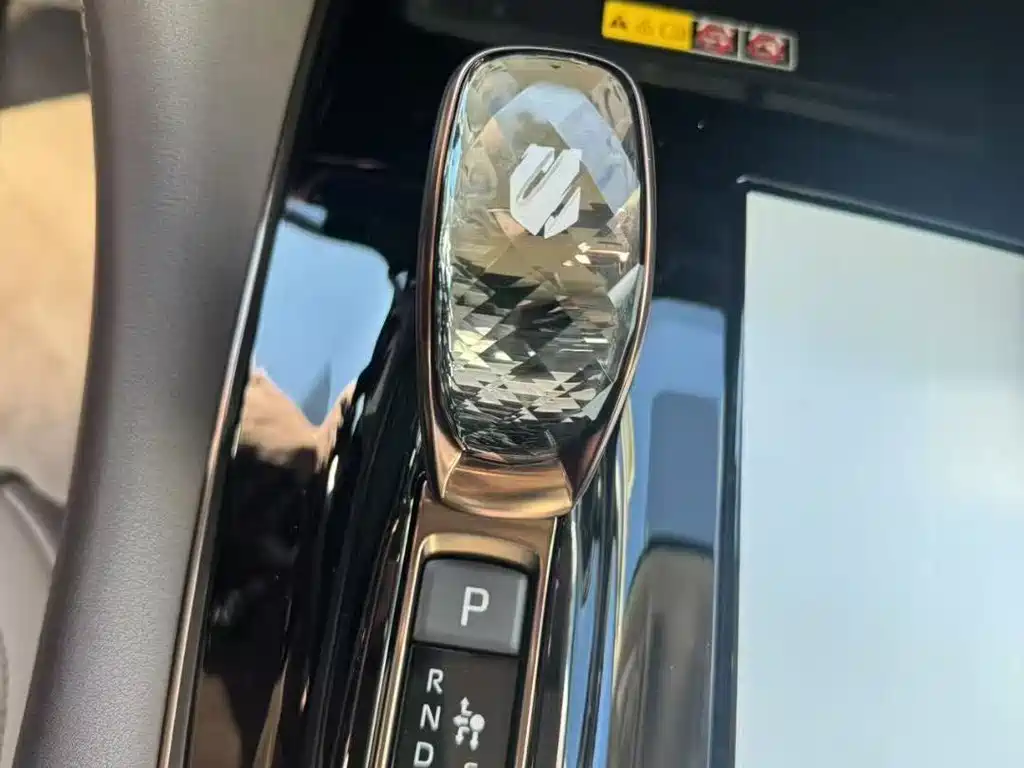 Toyota Toyota Alphard 2025 Model Hybrid 2.5L Premium Gold Edition 2026 - thumbnail 17