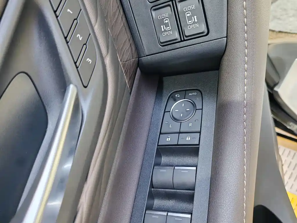 Toyota Toyota Alphard 2025 Model Hybrid 2.5L Premium Gold Edition 2026 - thumbnail 21