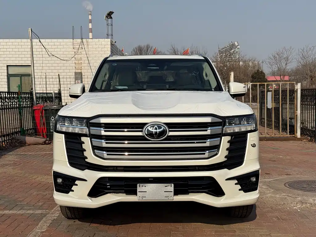 Toyota Land Cruiser LC300 2026 Model 4.0L Middle East Version 2026 - thumbnail 2