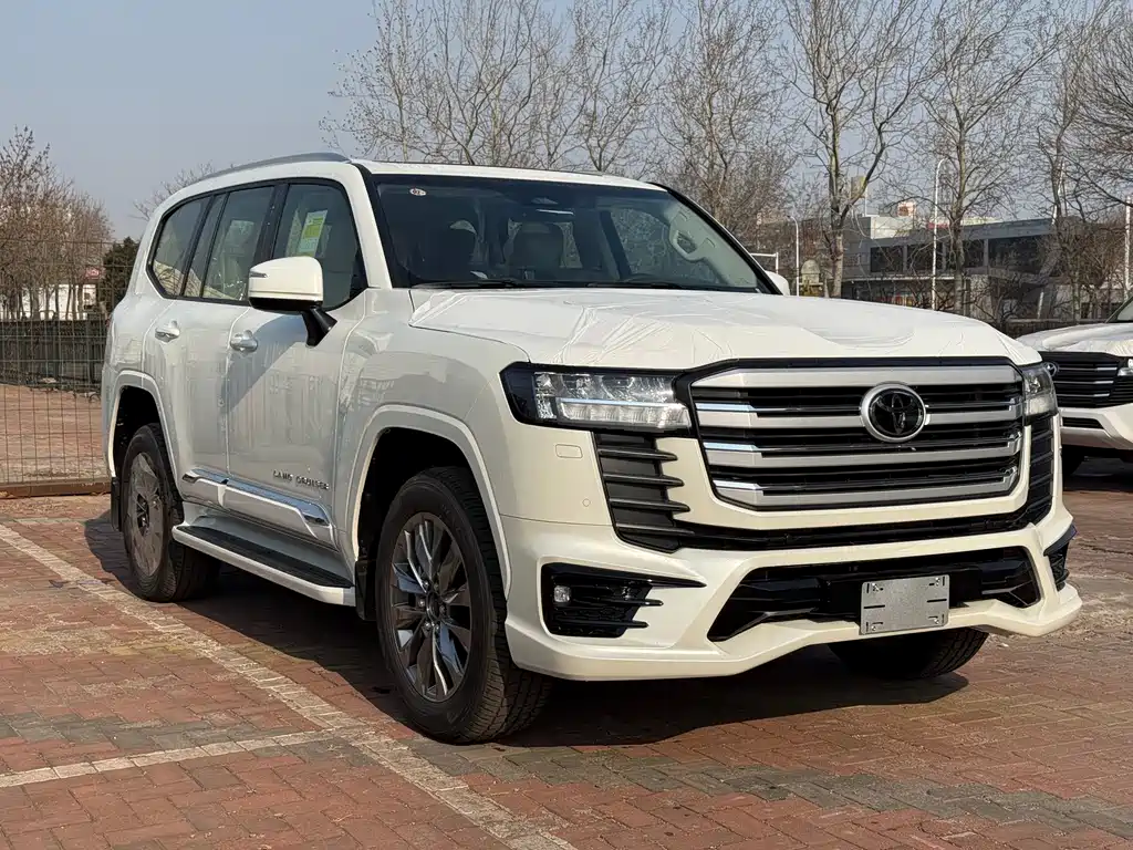 Toyota Land Cruiser LC300 2026 Model 4.0L Middle East Version 2026 - thumbnail 3