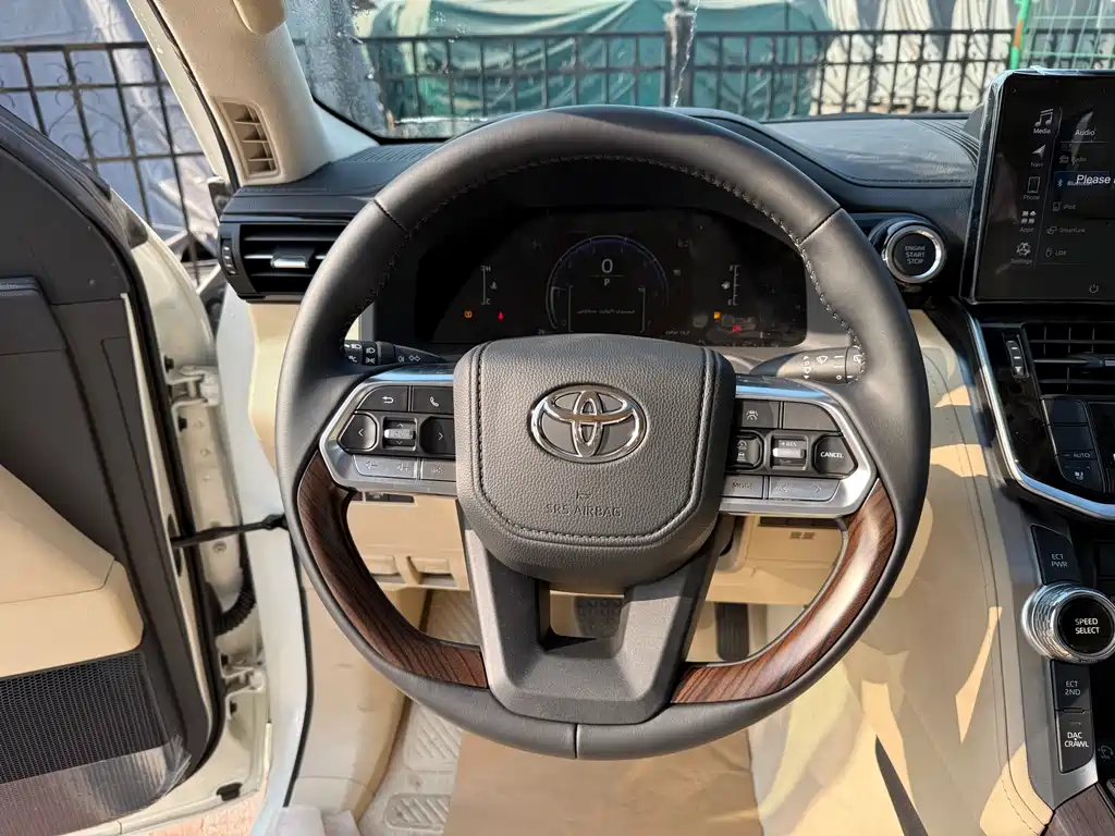 Toyota Land Cruiser LC300 2026 Model 4.0L Middle East Version 2026 - thumbnail 17