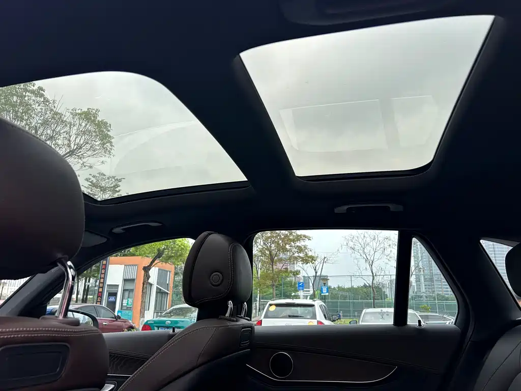 Mercedes-Benz Mercedes-Benz GLC 2017 GLC 300 4MATIC Sport Edition 2017 - thumbnail 23