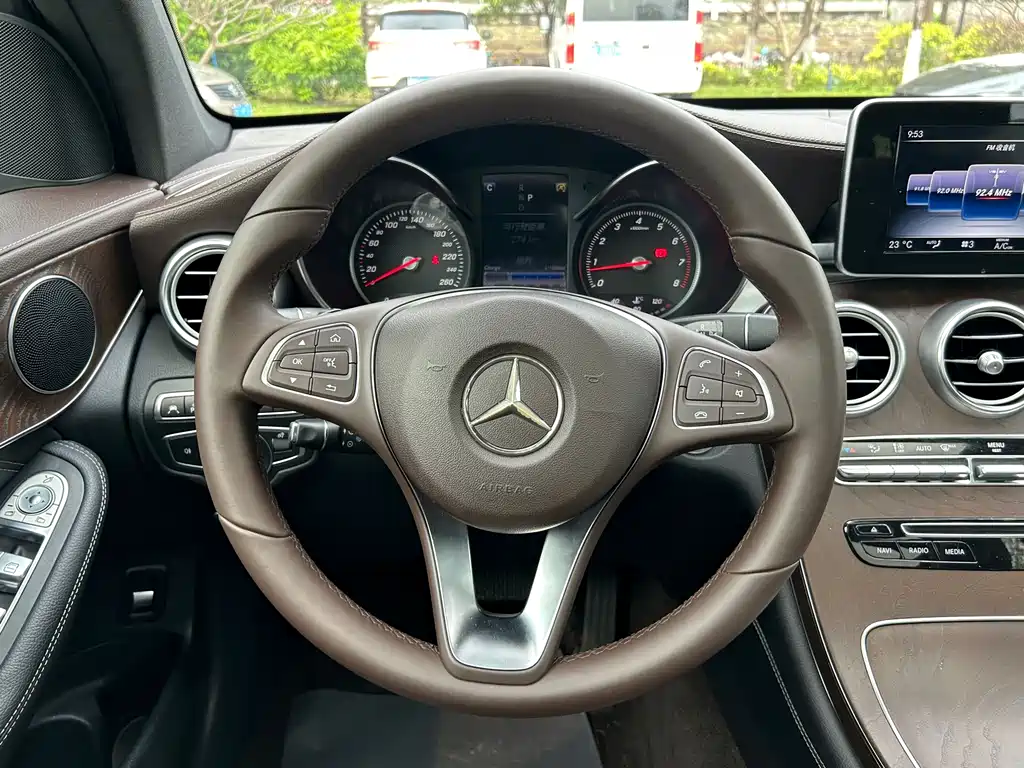 Mercedes-Benz Mercedes-Benz GLC 2017 GLC 300 4MATIC Sport Edition 2017 - thumbnail 25