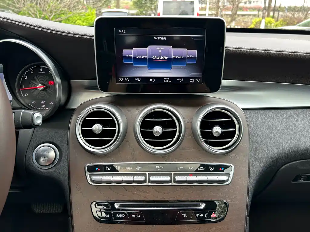 Mercedes-Benz Mercedes-Benz GLC 2017 GLC 300 4MATIC Sport Edition 2017 - thumbnail 29