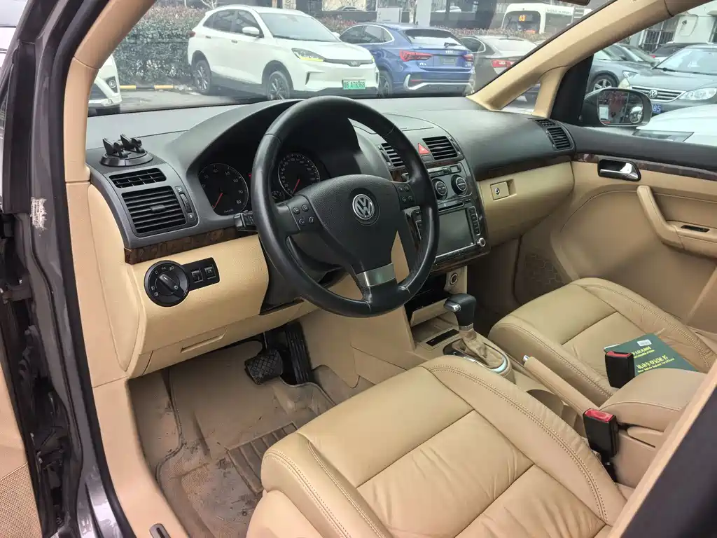 Volkswagen Volkswagen Touran 2008 1.8T Smart Luxury Edition Automatic 5-seater 2010 - thumbnail 9