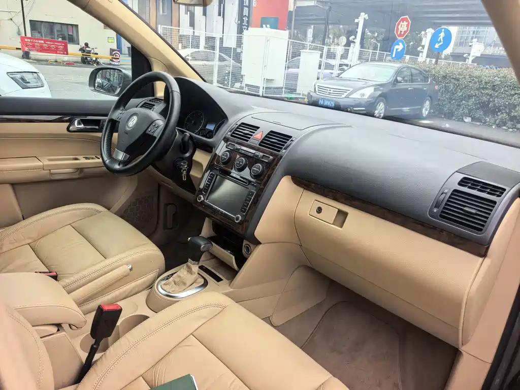 Volkswagen Volkswagen Touran 2008 1.8T Smart Luxury Edition Automatic 5-seater 2010 - thumbnail 22