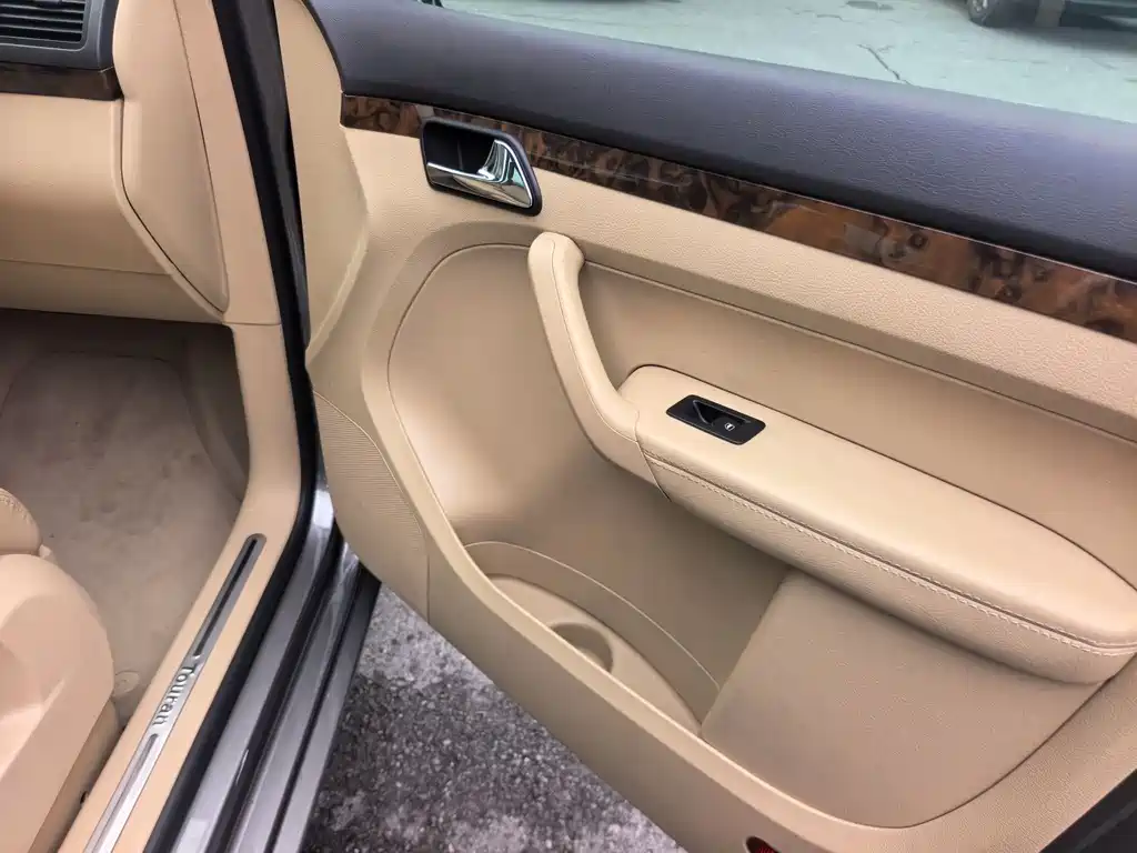 Volkswagen Volkswagen Touran 2008 1.8T Smart Luxury Edition Automatic 5-seater 2010 - thumbnail 24