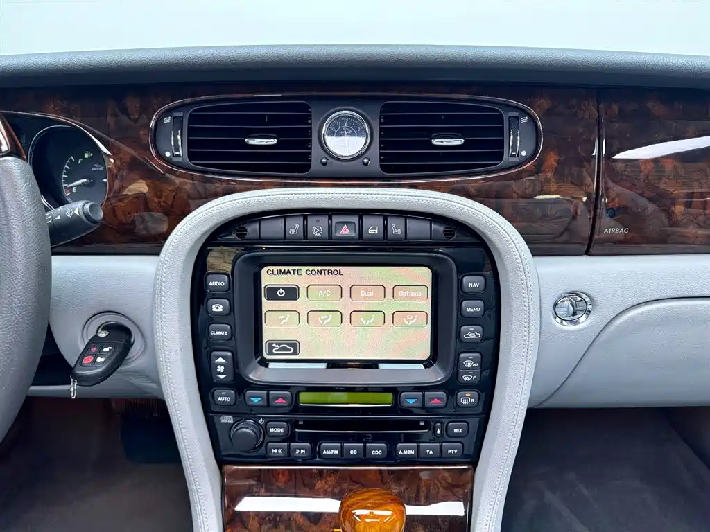 Jaguar Jaguar XJ 2005 XJ8L 4.2 2009 - thumbnail 14