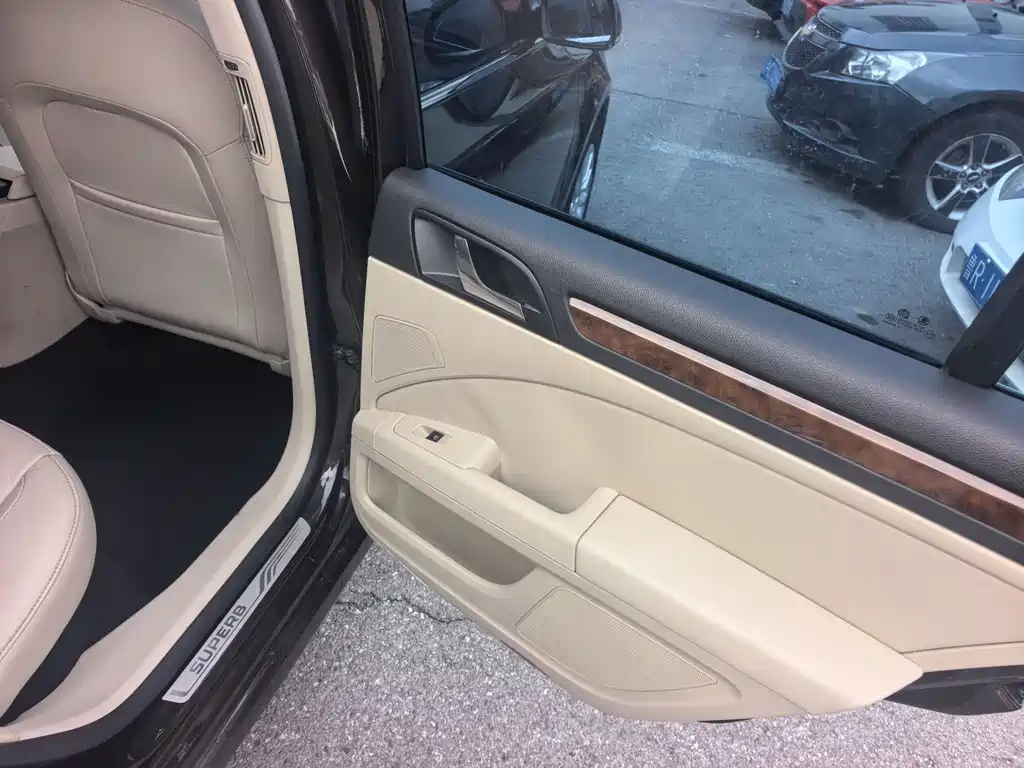 Škoda Skoda Superb 2013 1.8TSI Automatic Prestige Edition 2014 - thumbnail 23