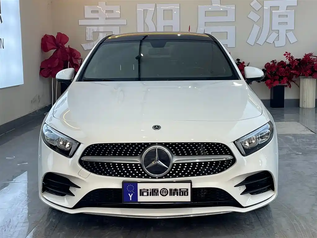 Mercedes-Benz Mercedes-Benz A-Class 2021 A 200 L Sport Sedan Fashion Edition 2021 - thumbnail 2