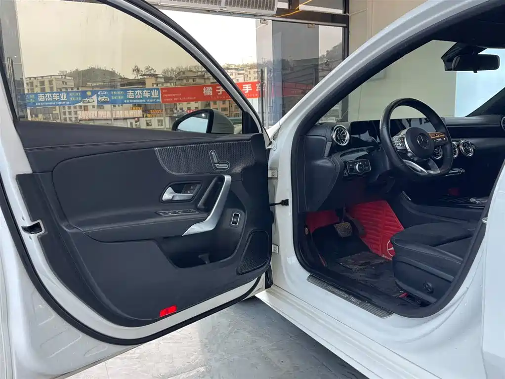 Mercedes-Benz Mercedes-Benz A-Class 2021 A 200 L Sport Sedan Fashion Edition 2021 - thumbnail 4