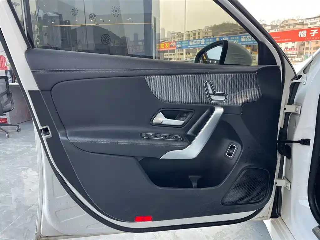 Mercedes-Benz Mercedes-Benz A-Class 2021 A 200 L Sport Sedan Fashion Edition 2021 - thumbnail 5