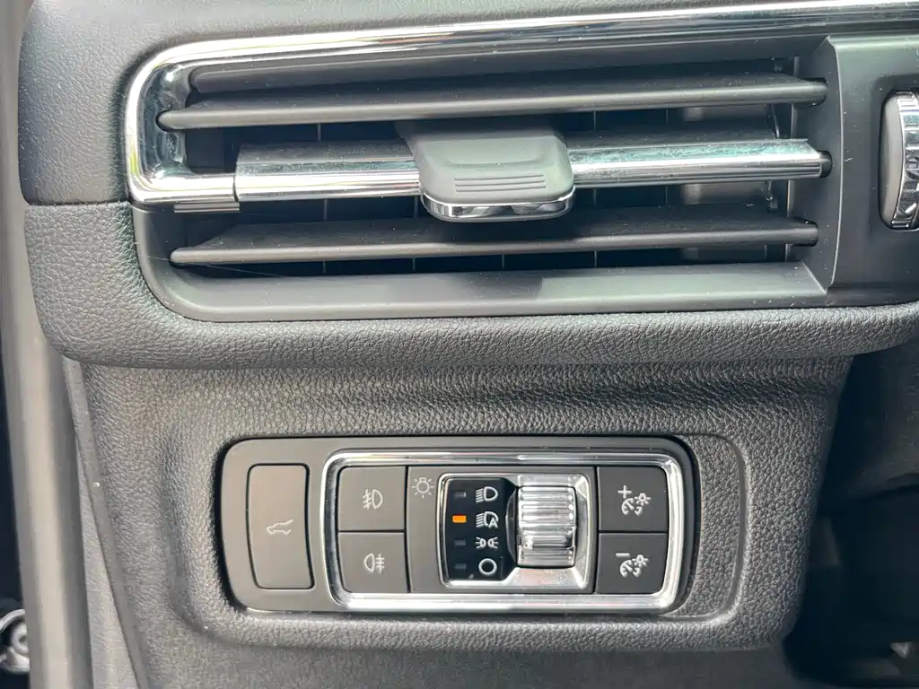 Lincoln Lynk & Co 01 2020 2.0T Front-Wheel Drive Premium Edition 2020 - thumbnail 19