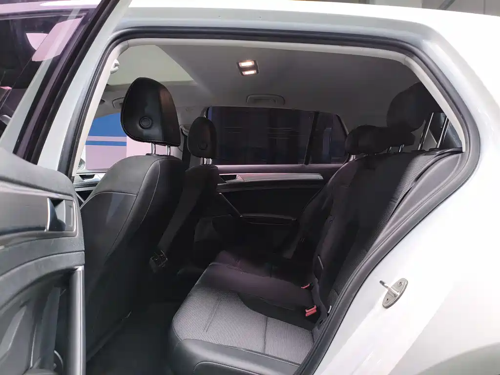 Volkswagen Volkswagen Golf 2018 230TSI Automatic Comfort Model 2018 - thumbnail 6