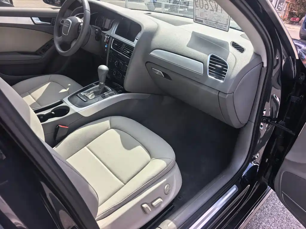Audi Audi A4L 2012 2.0 TFSI Automatic Luxury Model 2012 - thumbnail 7