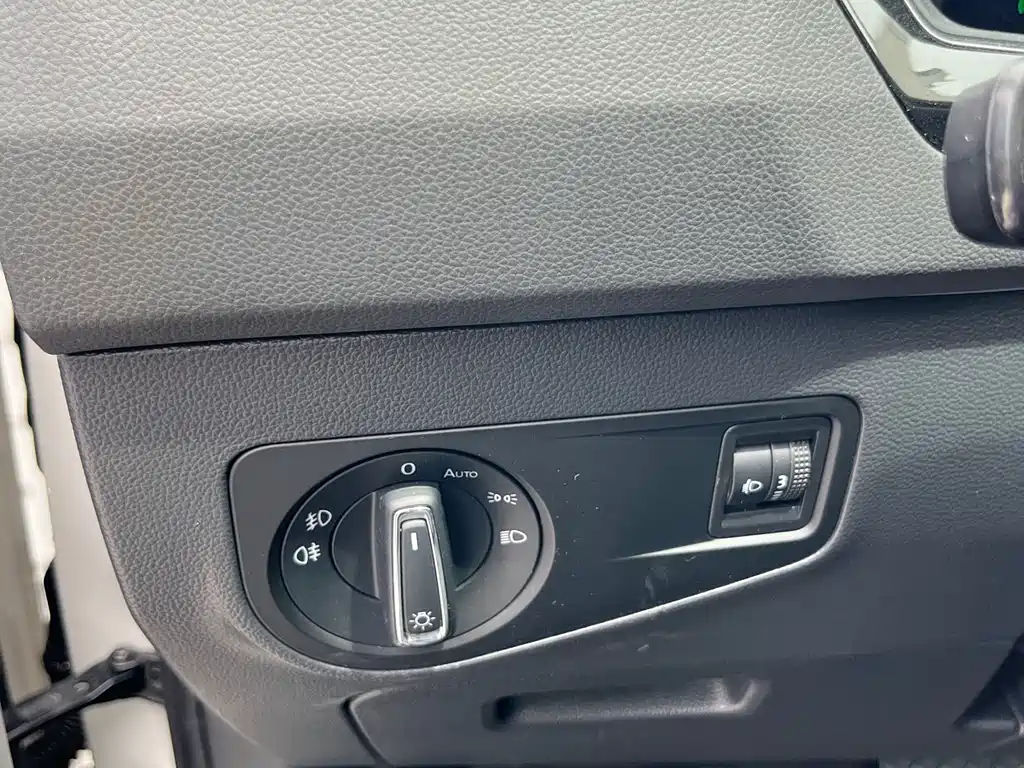 Volkswagen Volkswagen Tiguan L 2021 330TSI Automatic 2WD Smart Enjoy Edition 2021 - thumbnail 21