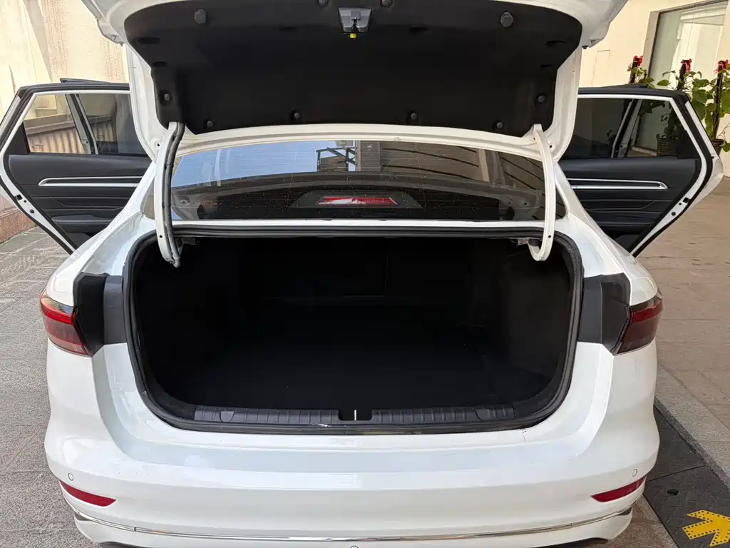 Geely Auto Geely Emgrand 2022 4th Generation 1.5L CVT Luxury Model 2022 - thumbnail 9