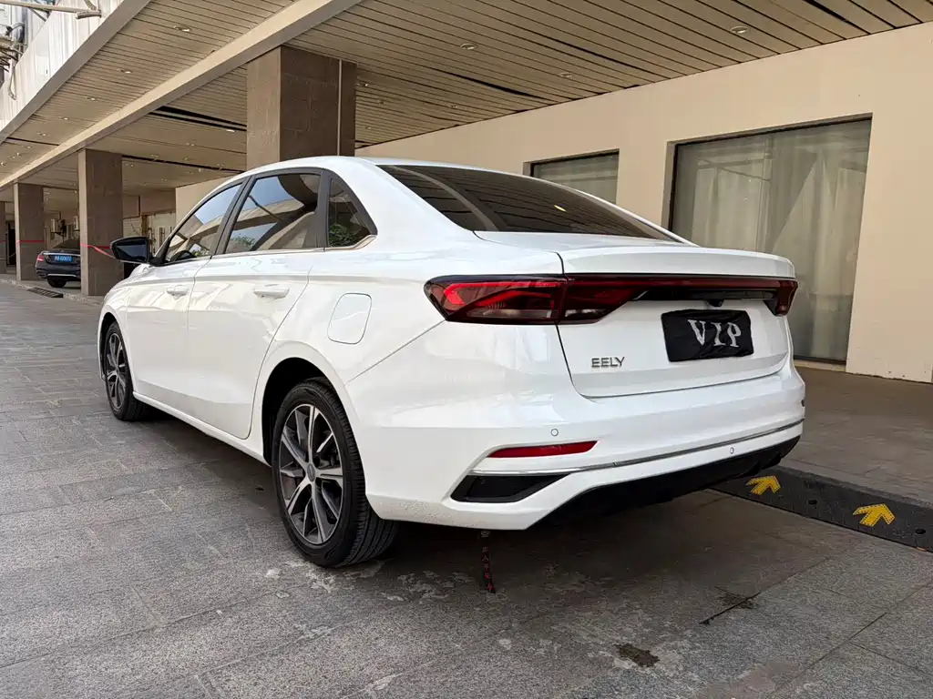 Geely Auto Geely Emgrand 2022 4th Generation 1.5L CVT Luxury Model 2022 - thumbnail 10