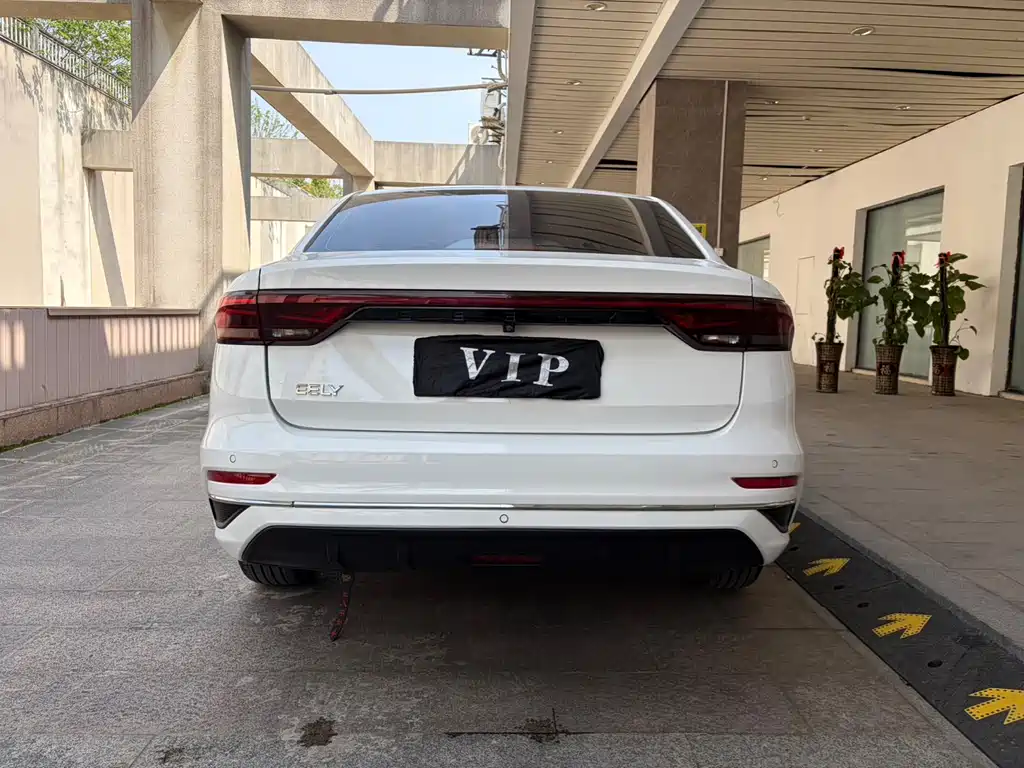 Geely Auto Geely Emgrand 2022 4th Generation 1.5L CVT Luxury Model 2022 - thumbnail 11