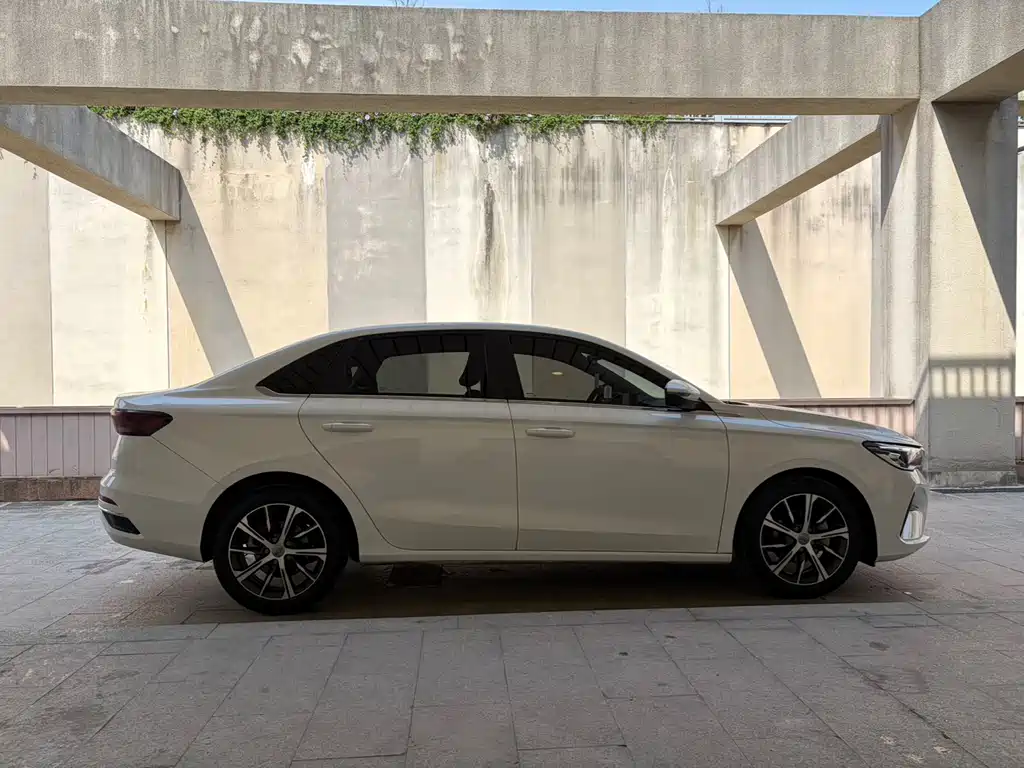 Geely Auto Geely Emgrand 2022 4th Generation 1.5L CVT Luxury Model 2022 - thumbnail 13