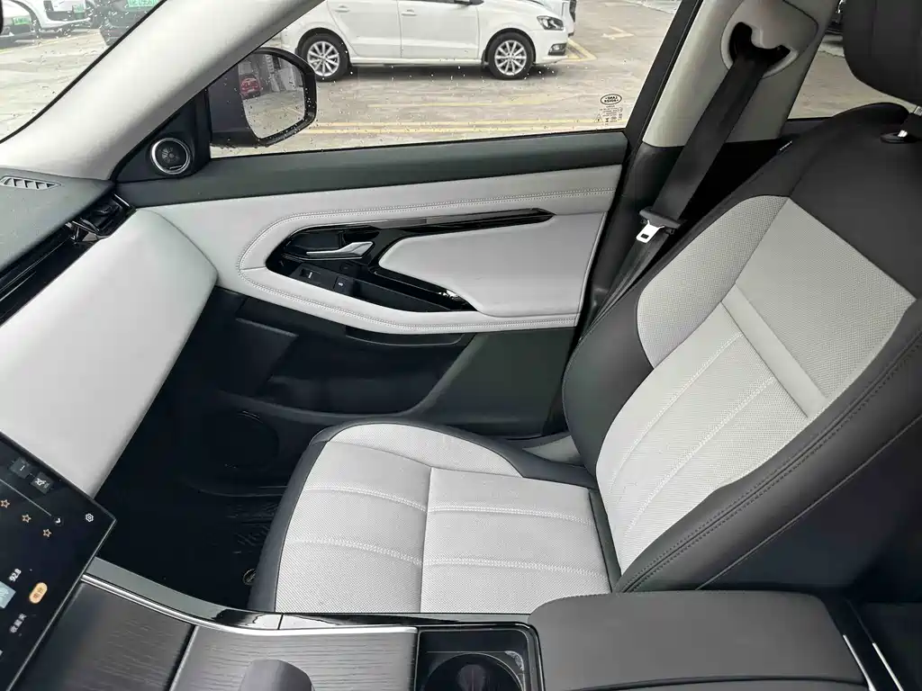 Land Rover Range Rover Evoque 2024 Range Rover Evoque L SE Light Command Supreme Edition 2025 - thumbnail 9