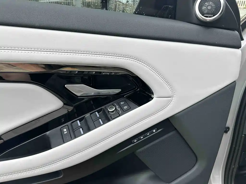 Land Rover Range Rover Evoque 2024 Range Rover Evoque L SE Light Command Supreme Edition 2025 - thumbnail 13