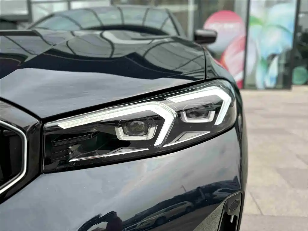 BMW BMW 3 Series 2025 330i M Sport Shadow Night Package 2025 - thumbnail 8