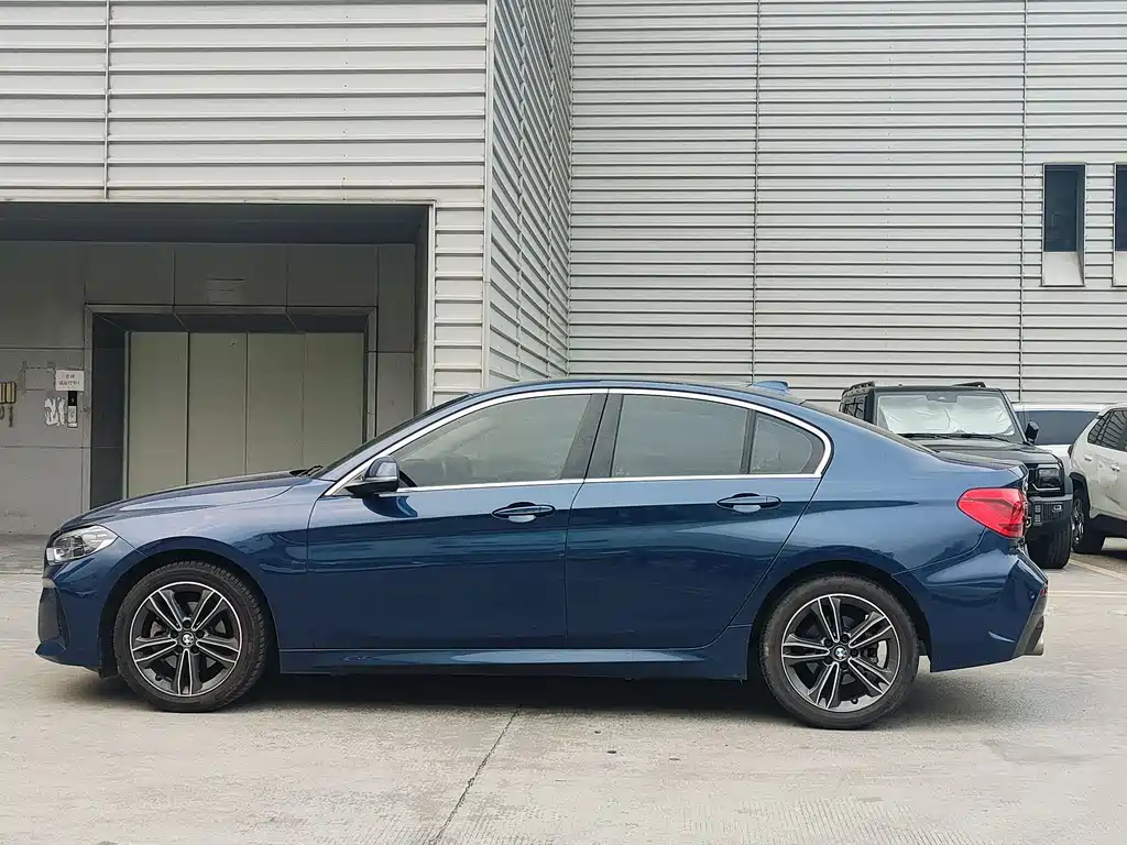 BMW 1 Series 2021 Model Year Facelift 120i M Sport Edition BMW 1 Series 2021 Model Year Facelift 120i M Sport 2021 - thumbnail 7
