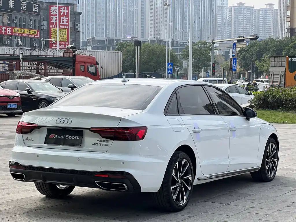 Audi Audi A4L 2023 40 TFSI Luxury Dynamic Model 2023 - thumbnail 5