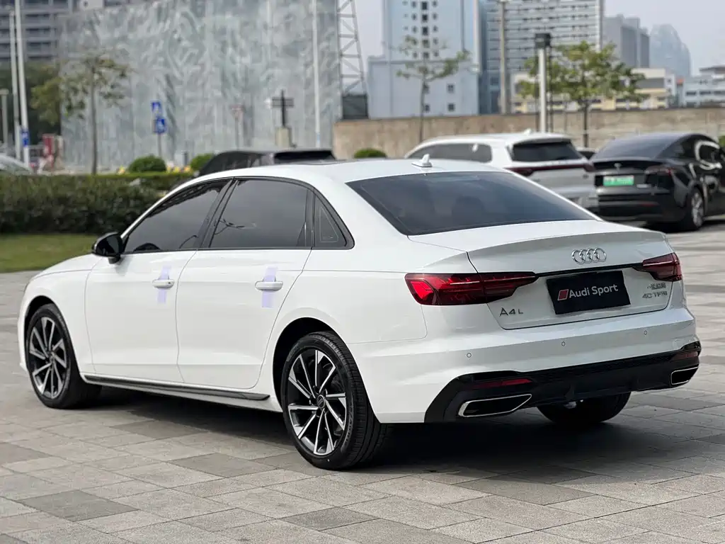 Audi Audi A4L 2023 40 TFSI Luxury Dynamic Model 2023 - thumbnail 7