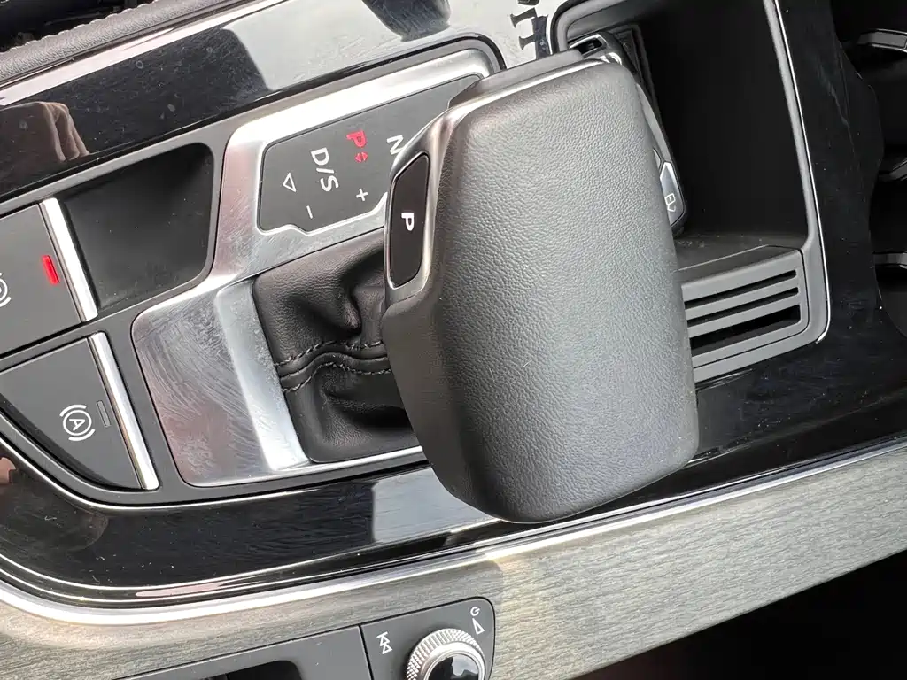 Audi Audi A4L 2023 40 TFSI Luxury Dynamic Model 2023 - thumbnail 16
