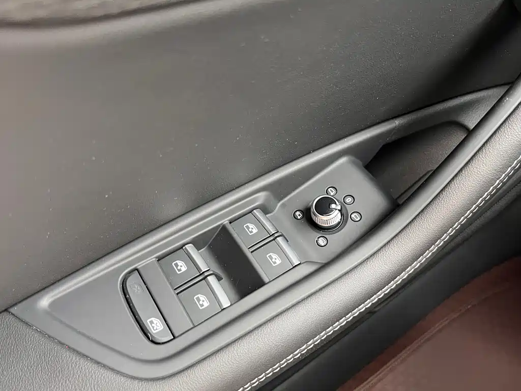 Audi Audi A4L 2023 40 TFSI Luxury Dynamic Model 2023 - thumbnail 19