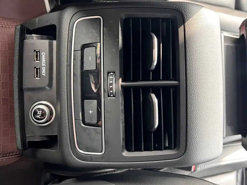 Audi Audi A4L 2023 40 TFSI Luxury Dynamic Model 2023 - thumbnail 24