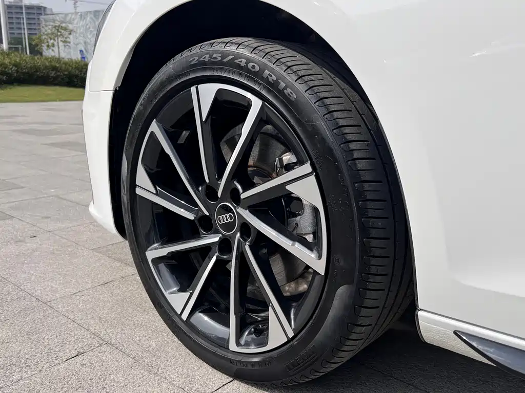 Audi Audi A4L 2023 40 TFSI Luxury Dynamic Model 2023 - thumbnail 28