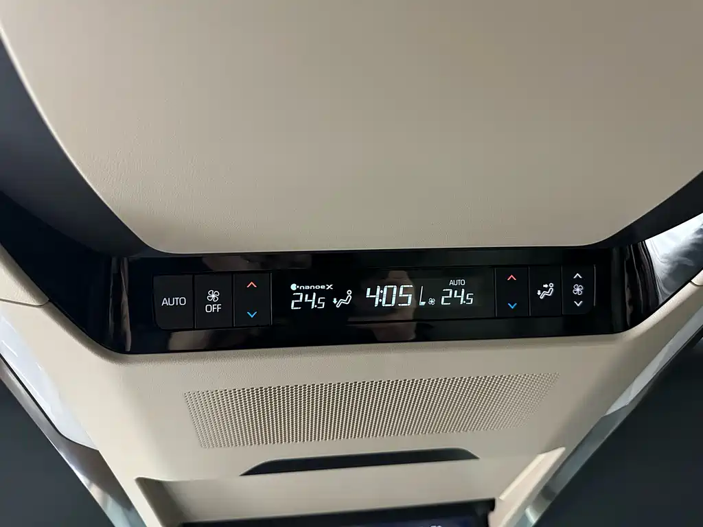 Toyota Toyota Alphard 2024 Hybrid 2.5L Premium Edition 2024 - thumbnail 17