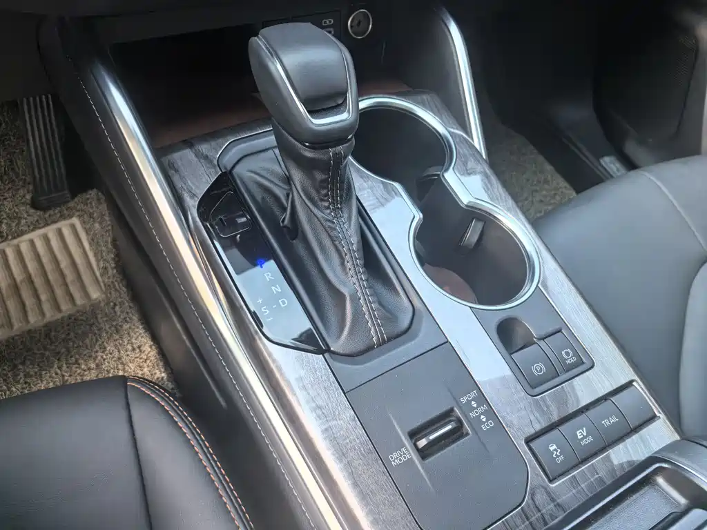Toyota Crown Kluger 2024 2.5L HEV AWD Luxury Edition 2025 - thumbnail 16