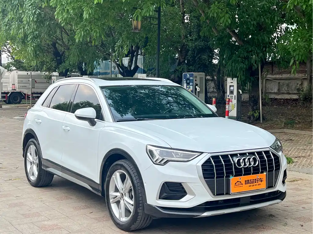 Audi Audi Q3 2022 35 TFSI Fashion Elegant Model 2022 - thumbnail 3