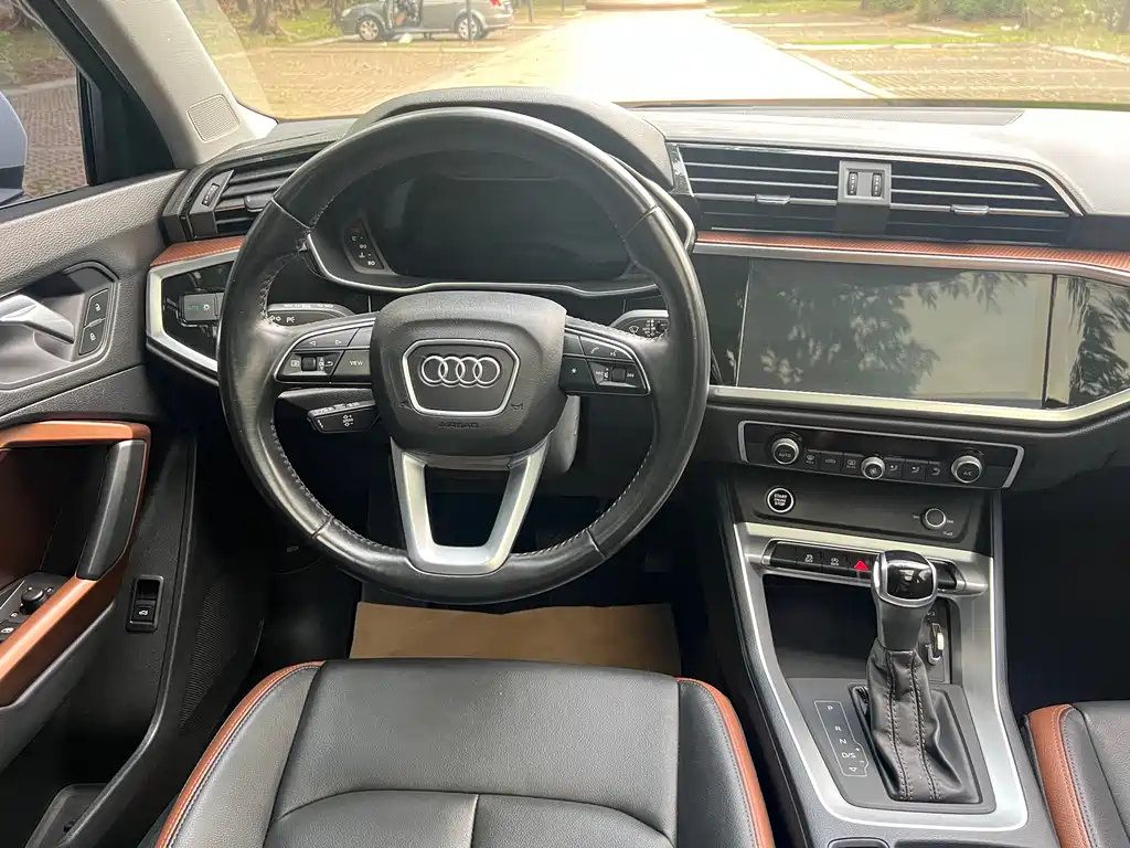 Audi Audi Q3 2022 35 TFSI Fashion Elegant Model 2022 - thumbnail 9