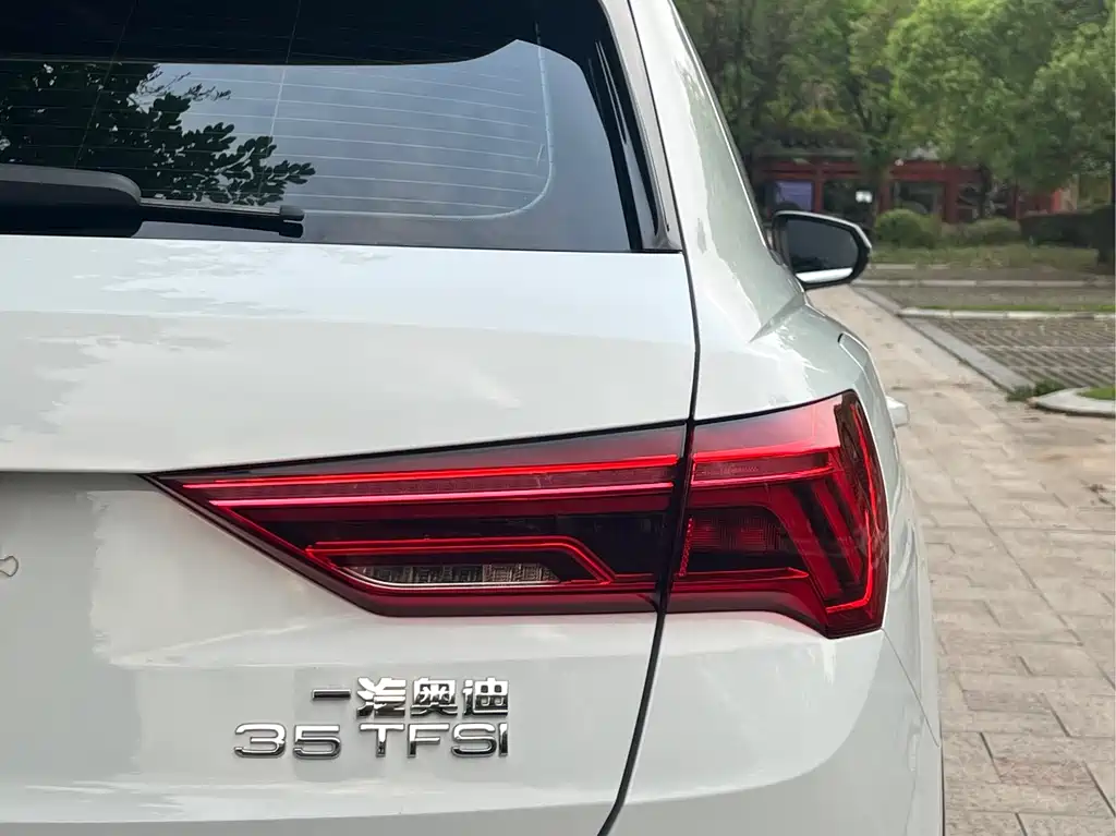 Audi Audi Q3 2022 35 TFSI Fashion Elegant Model 2022 - thumbnail 17