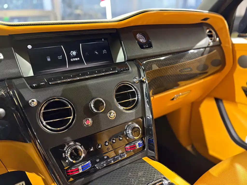 Rolls-Royce Rolls-Royce Cullinan 2020 Black Badge 2022 - thumbnail 15