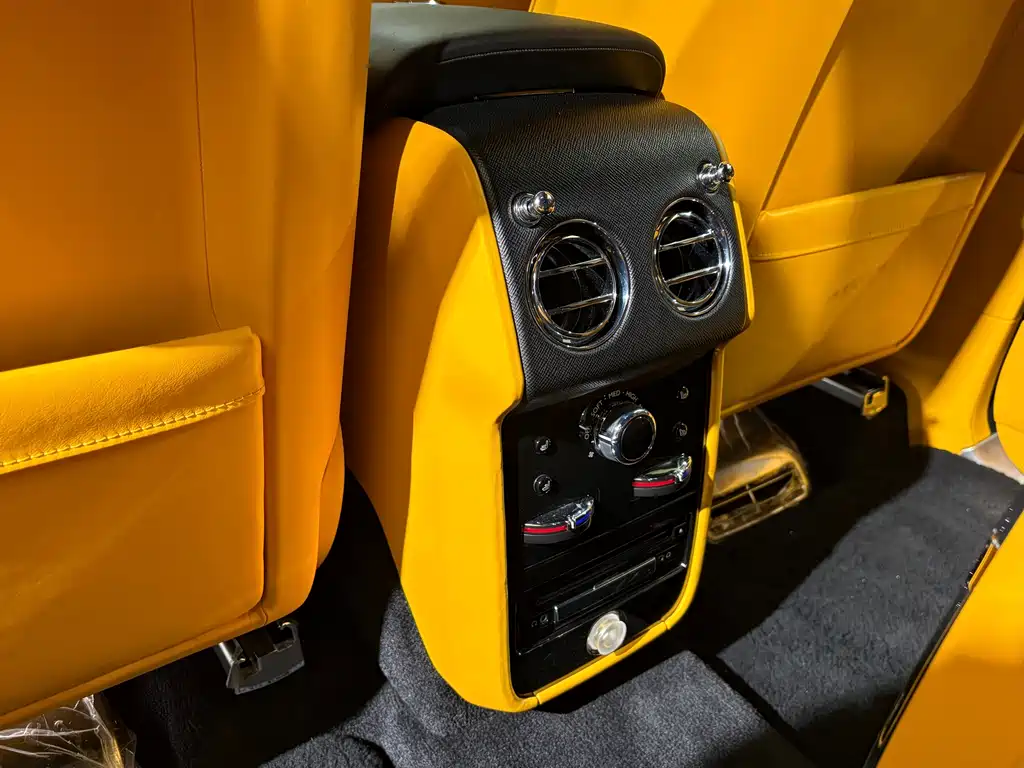 Rolls-Royce Rolls-Royce Cullinan 2020 Black Badge 2022 - thumbnail 24