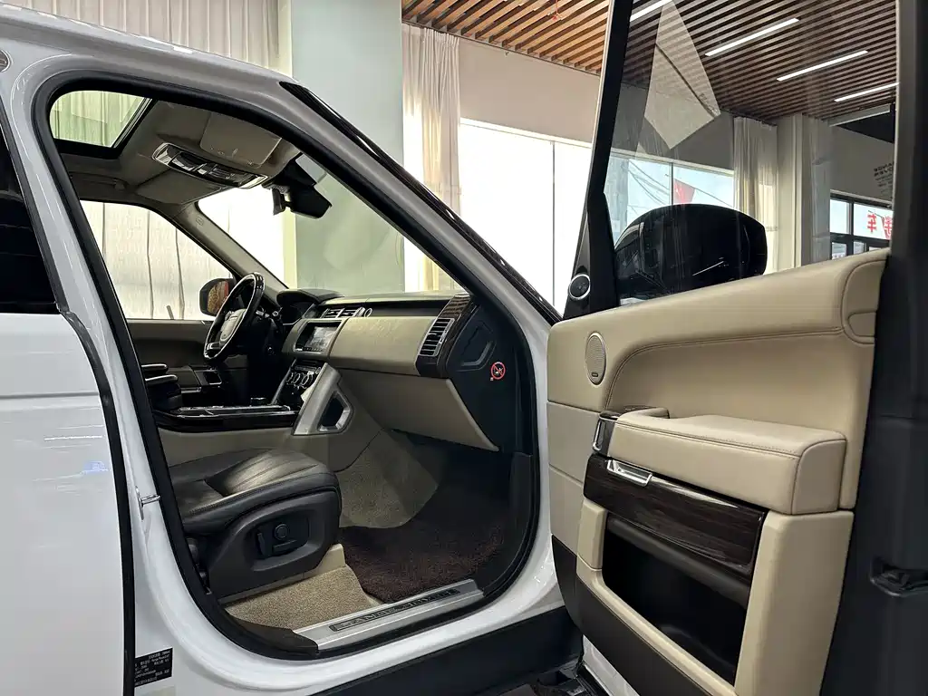Land Rover Range Rover 2017 3.0 SC V6 Vogue LWB 2018 - thumbnail 4